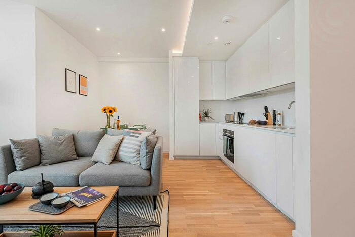 Studio To Rent In Queens Road, Reading, RG1