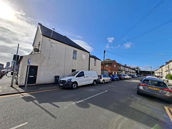 2 Bedroom Flat To Rent In Mackintosh Place, Cardiff, CF24