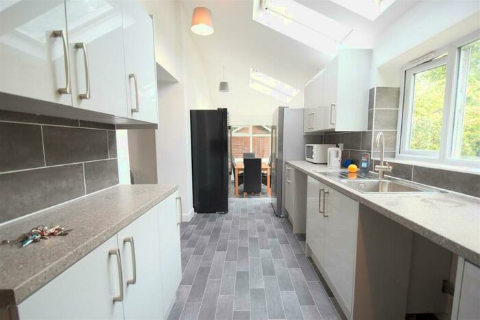 6 Bedroom Detached House To Rent In Bedroom In A Double Bedroom Detached Student House Share, Bills Package, Free Ultrafast M Broadband, B29