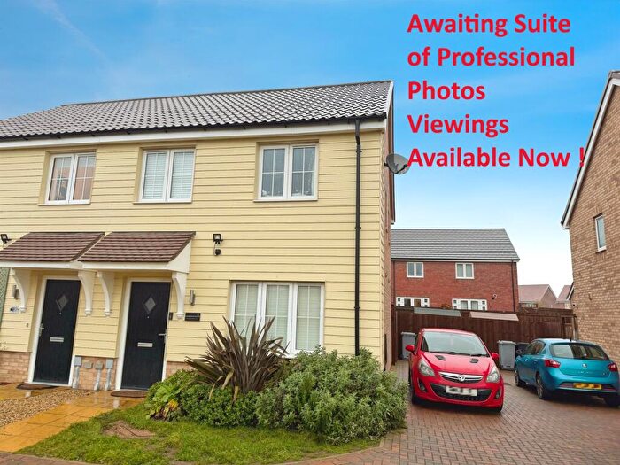 3 Bedroom Semi Detached House For Sale In Craigmore Close, Bourne, PE10