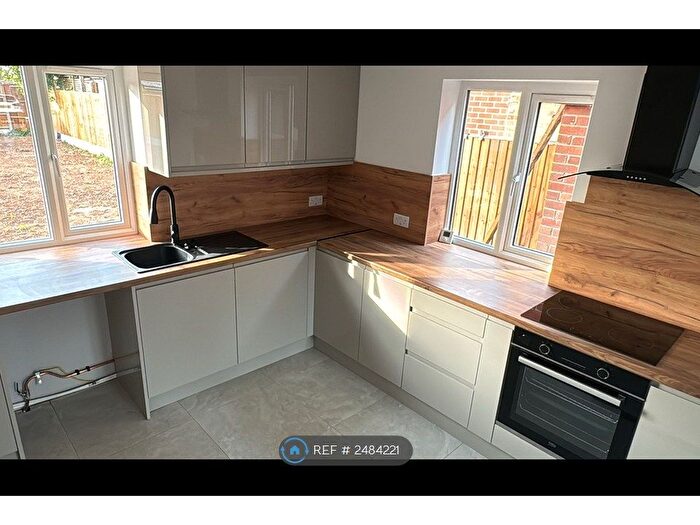 3 Bedroom Semi-Detached House To Rent In Poplar Road, Loughborough, LE11