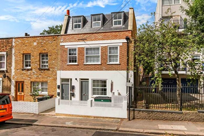 2 Bedroom Apartment To Rent In Eden Road, Walthamstow, E17