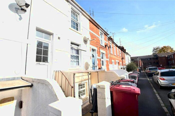 2 Bedroom Flat To Rent In William Street, Reading, Berkshire, RG1