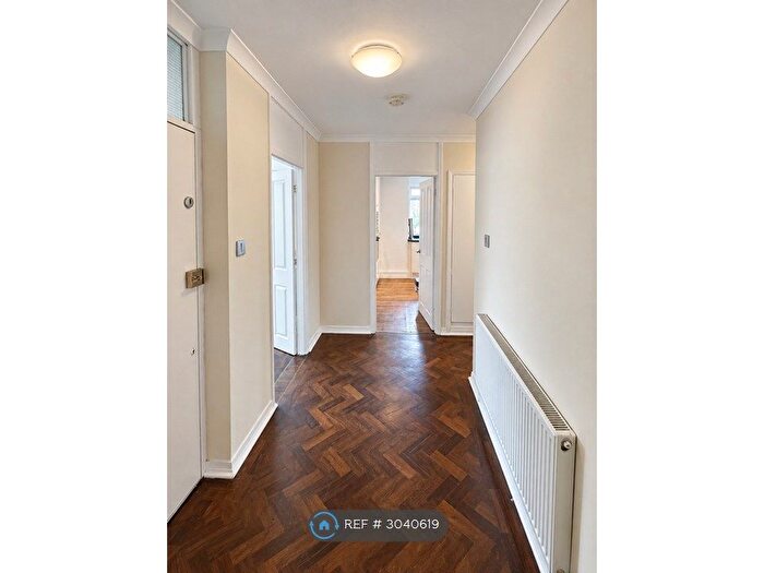 2 Bedroom Flat To Rent In Hadley Wood, London, EN4