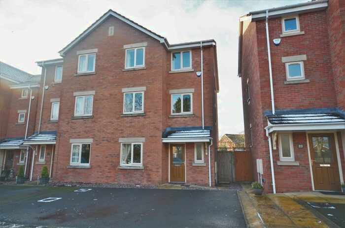 4 Bedroom Town House To Rent In Tipton Road, Sedgley, Dudley, West Midlands, DY3