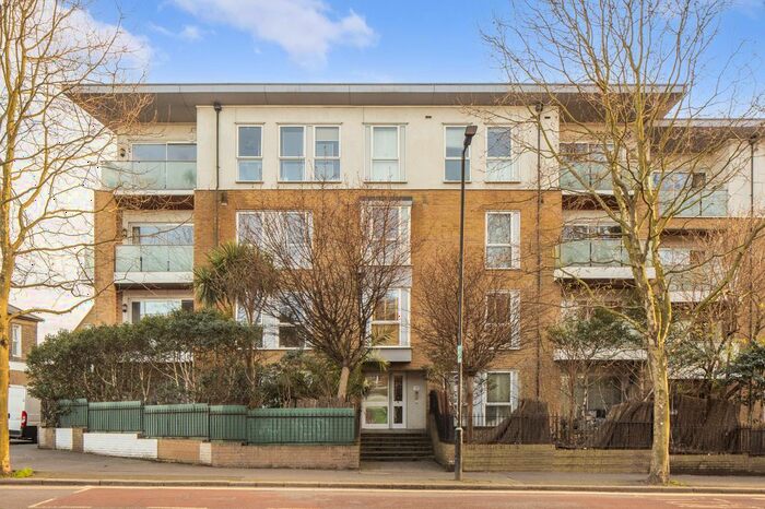 2 Bedroom Flat To Rent In Altima Court, East Dulwich Road, London, SE22