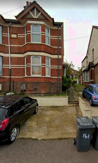 4 Bedroom Semi-Detached House To Rent In Kitchener Road, HP11