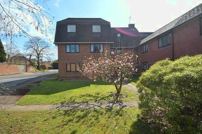 1 Bedroom Flat To Rent In Badgers Cross, Portsmouth Road, Milford, Godalming, GU8
