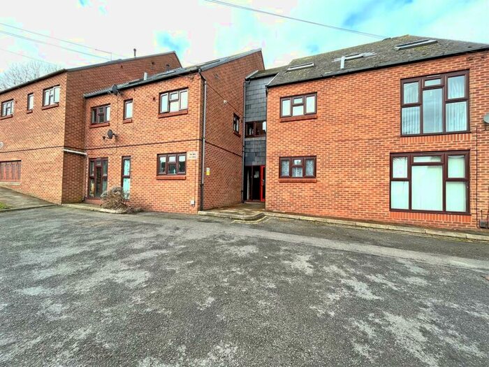 2 Bedroom Flat To Rent In Hooton Road, Carlton, Nottingham, NG4