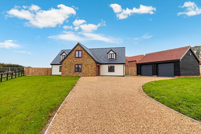 5 Bedroom Chalet To Rent In High Street, Fincham, PE33