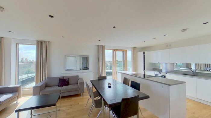 3 Bedroom Apartment To Rent In Cobblestone Square, London, E1W