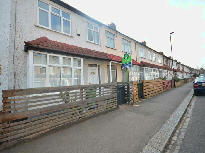 4 Bedroom Detached House To Rent In Malyons Road, London, SE13