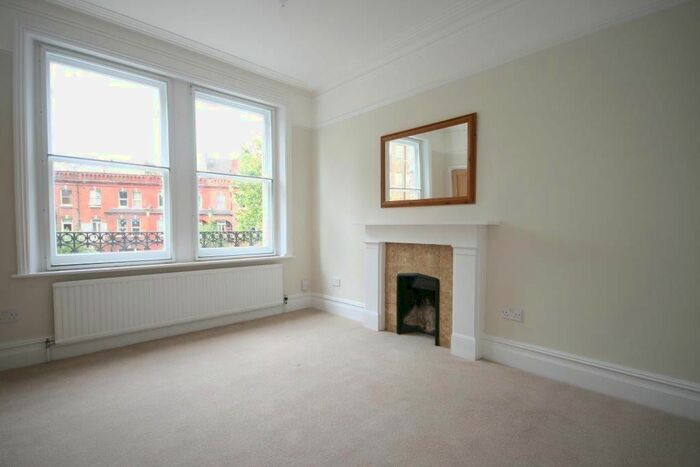 2 Bedroom Maisonette To Rent In Barton Road, London, W14