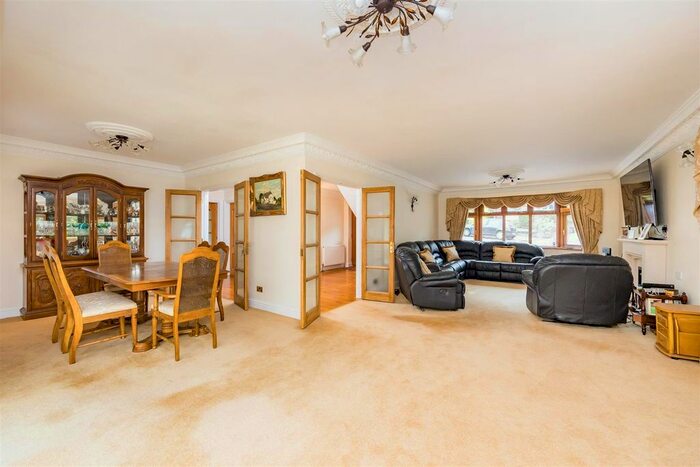 4 Bedroom Detached House For Sale In Graham Avenue, Patcham, Brighton, BN1