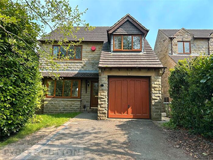 4 Bedroom Detached House To Rent In Harefield Park, Birkby, Huddersfield, West Yorkshire, HD2