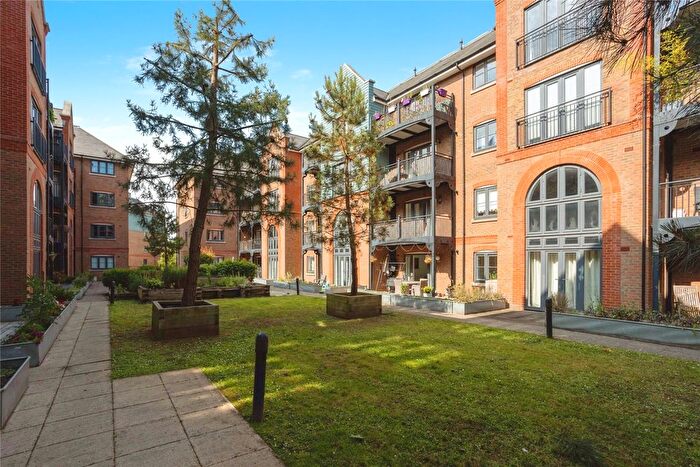 2 Bedroom Flat To Rent In Piazza House, Tonbridge, TN9