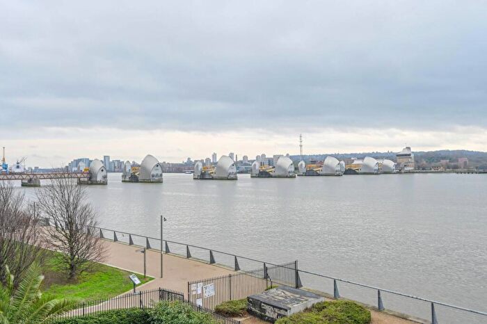 2 Bedroom Flat For Sale In Barrier Point Road, Silvertown, London, E16