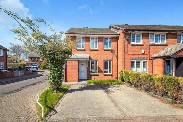 3 Bedroom End Of Terrace House To Rent In Carronade Place, London, SE28