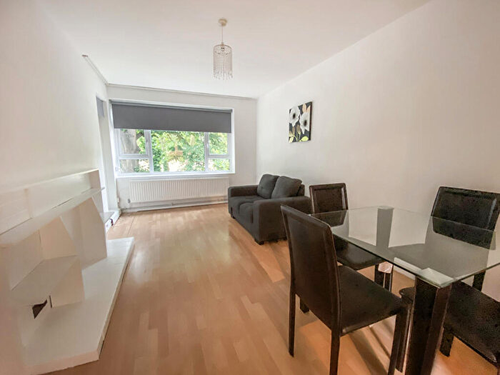 1 Bedroom Flat To Rent In Papworth Gardens, Holloway, N7