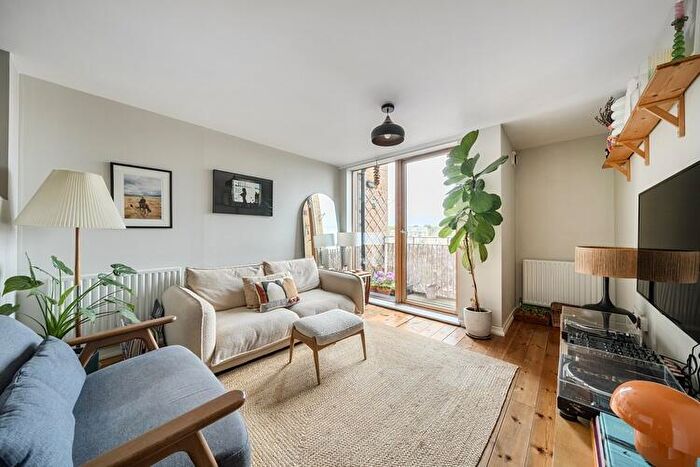 2 Bedroom Flat For Sale In Cordwainer House, Hackney, London, E8