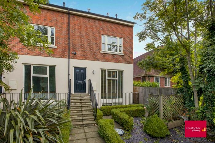 4 Bedroom Town House To Rent In High Road, Broxbourne, EN10