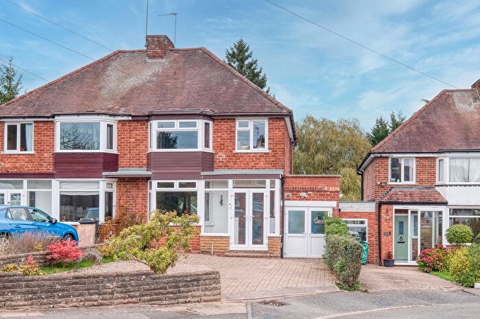 3 Bedroom Semi-detached House For Sale In Poston Croft, Birmingham, B14