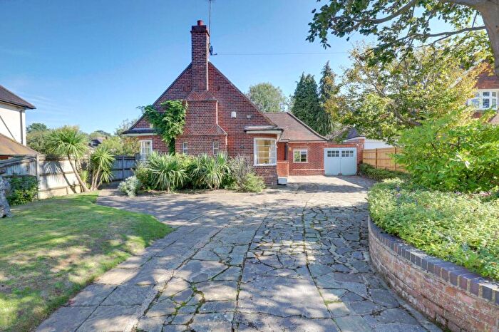 3 Bedroom Detached House For Sale In Kidmore End Road, Emmer Green, Reading, RG4