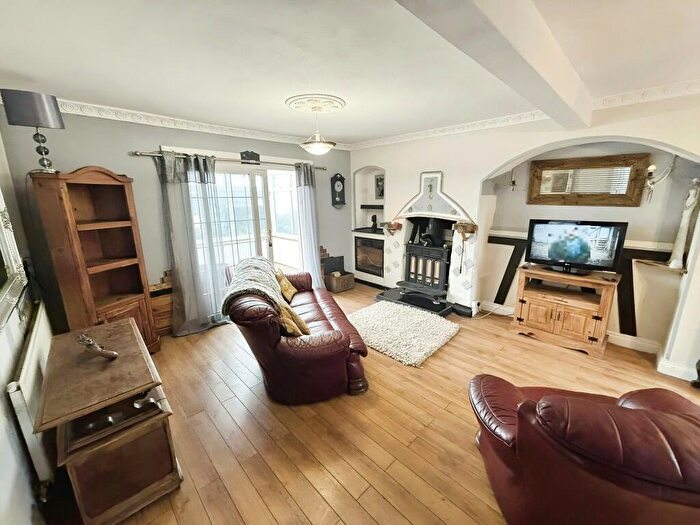 3 Bedroom Semi-Detached House For Sale In Maen Gilfach, Trelewis, Treharris, CF46