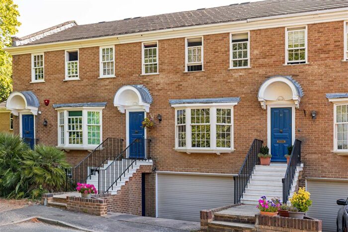 4 Bedroom Town House For Sale In Pendleton Close, Redhill, RH1
