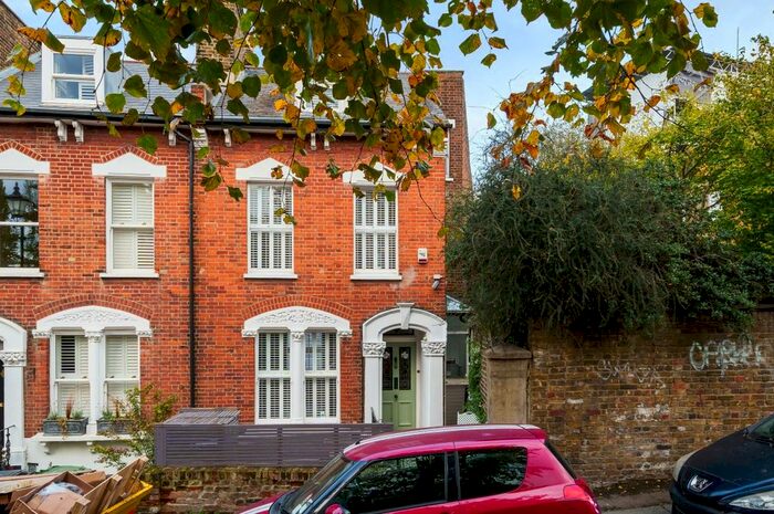 3 Bedroom End Of Terrace House To Rent In Dartmouth Hill, London, SE10