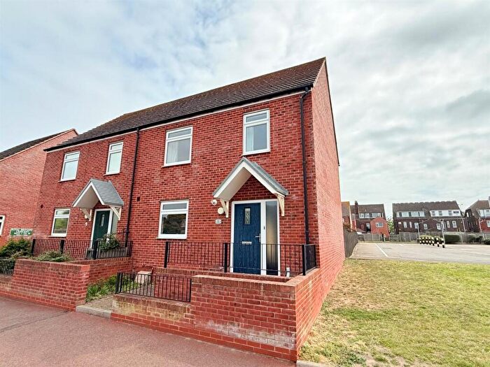 3 Bedroom Semi Detached House For Sale In Great Yarmouth, NR30