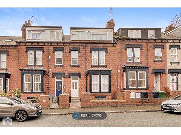 1 Bedroom Flat To Rent In Sefton Avenue, Leeds, LS11
