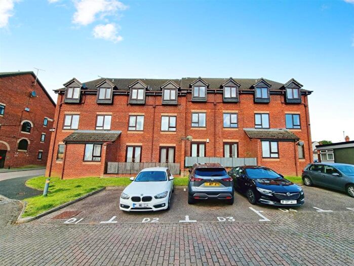 1 Bedroom Flat For Sale In Denbeigh House, Rectory Road, Rushden, NN10