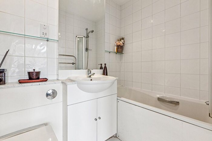 2 Bedroom Flat For Sale In Chelsea Towers, Chelsea Manor Gardens, SW3