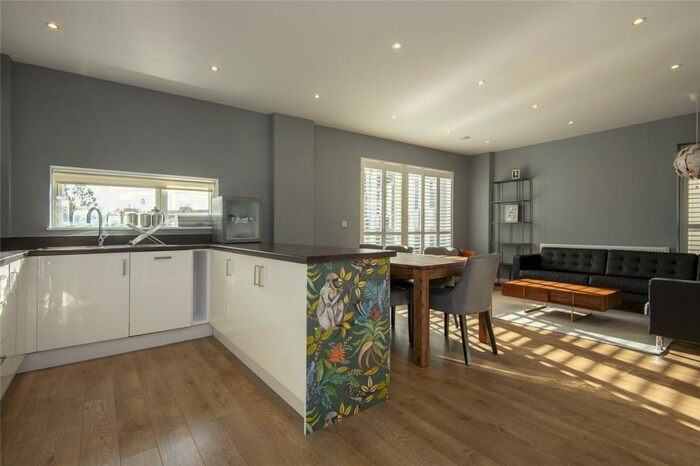 3 Bedroom Flat To Rent In Atkins Square, Dalston Lane, London, E8