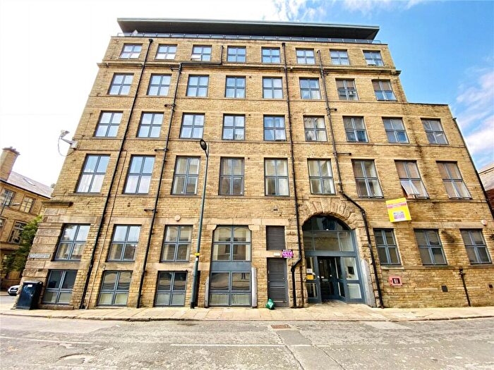 2 Bedroom Apartment For Sale In Scoresby Street, Bradford, West Yorkshire, BD1