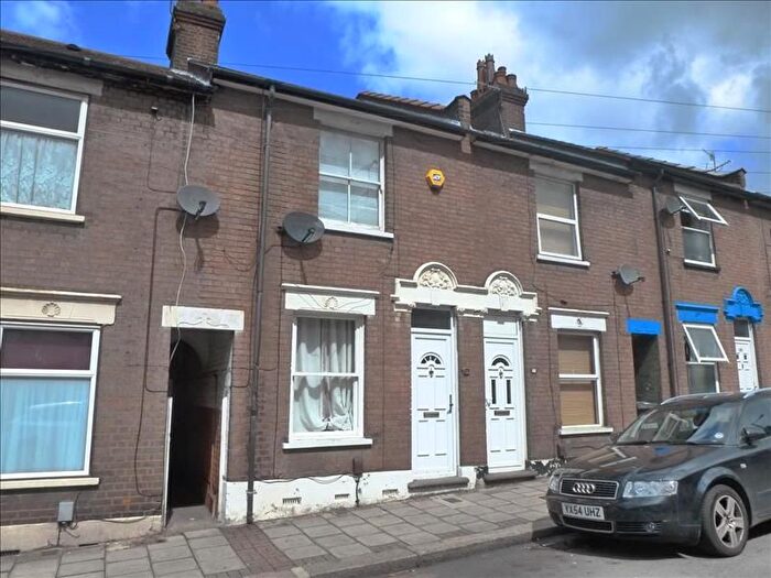 3 Bedroom Terraced House To Rent In Ridgway Road, Luton, LU2
