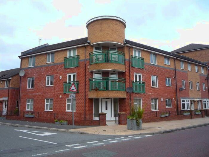 2 Bedroom Flat To Rent In Chorlton Road, Hulme, Manchester, M15