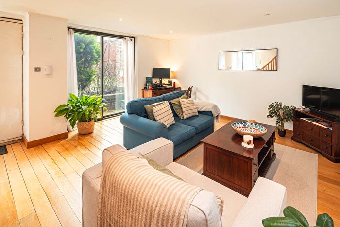 2 Bedroom Flat To Rent In Stories Road, London, SE5