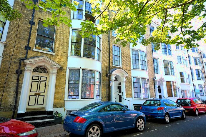 2 Bedroom Flat To Rent In Bedford Row, Worthing, BN11