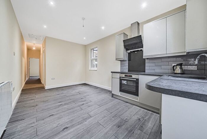 2 Bedroom Flat To Rent In Franche Court Road, London, SW17