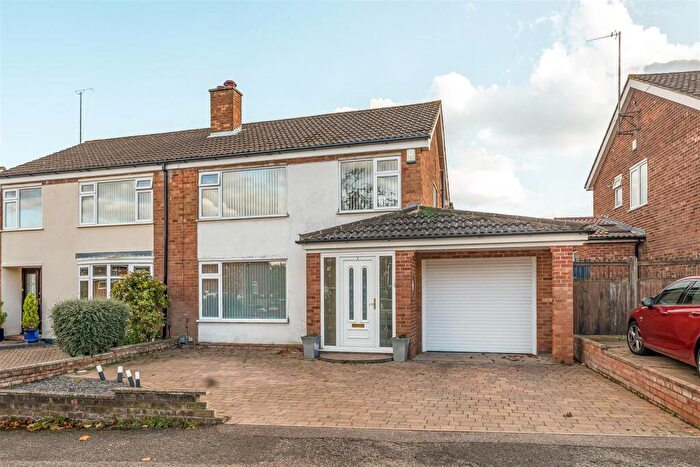 4 Bedroom Semi Detached House For Sale In Starling Way, Bedford, MK41