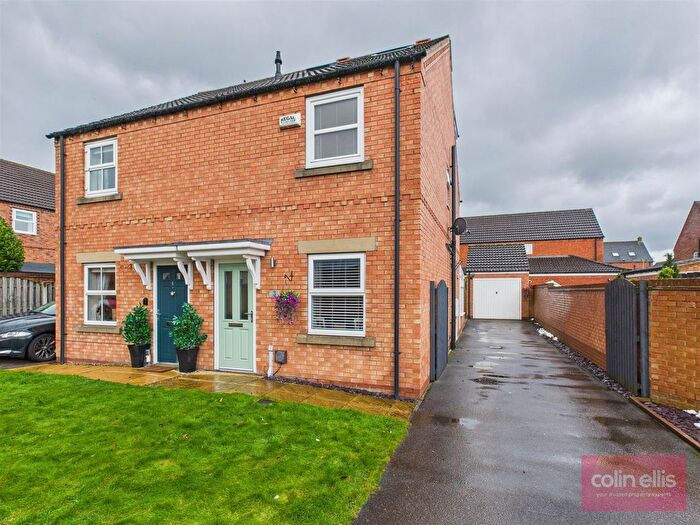 4 Bedroom Semi Detached House For Sale In Hadrians Walk, Scarborough, YO12