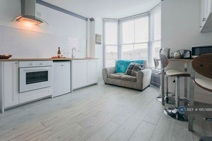 2 Bedroom Flat To Rent In West Road, Buxton, SK17