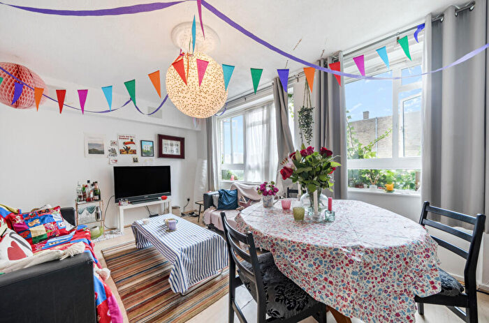 3 Bedroom Apartment For Sale In Hawthorne Close, London, N1