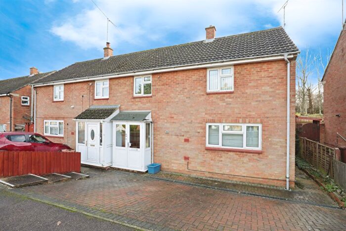 3 Bedroom Semi Detached House For Sale In Prescott Avenue, Banbury, OX16