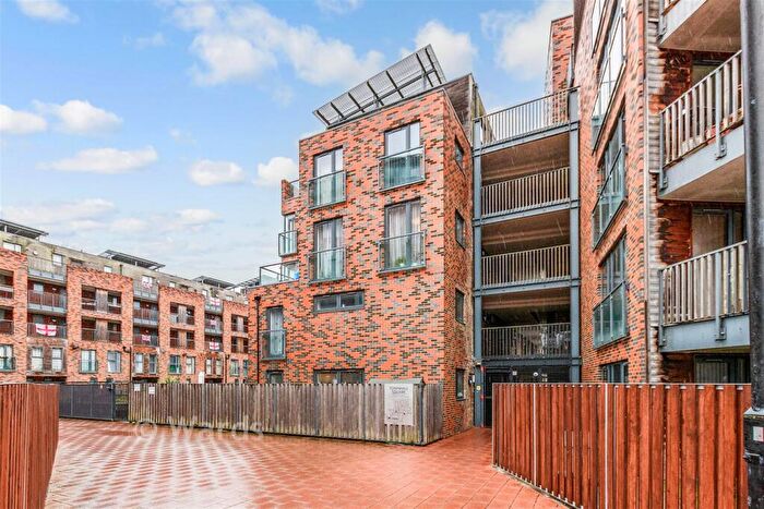 2 Bedroom Flat For Sale In Townhall Square, Crayford, Dartford, Kent, DA1