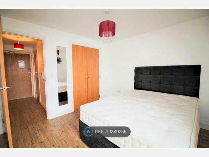 1 Bedroom Flat To Rent In South Row, Milton Keynes, MK9