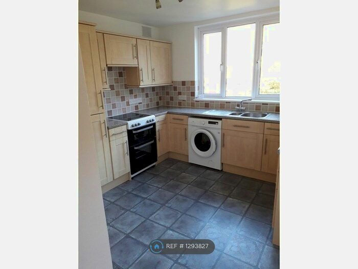 2 Bedroom Maisonette To Rent In Austral Drive, Hornchurch RM11