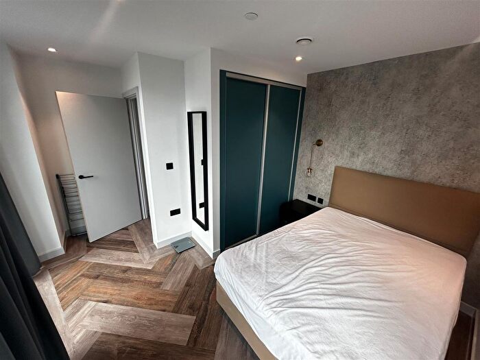 2 Bedroom Flat To Rent In Ancoats Gardens, City Centre, M4